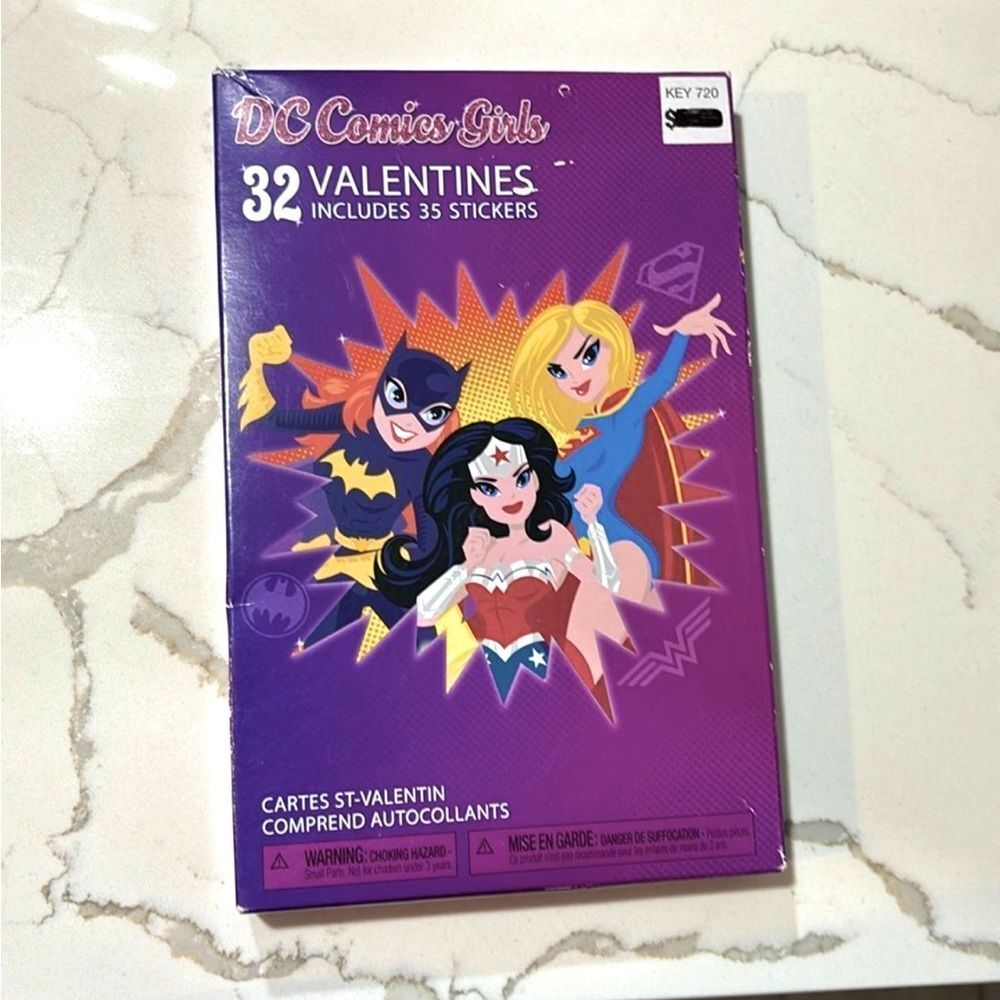 DC Comics NIP Girls Valentines Day Valentines 8 Designs 32 Cards Wonder Woman